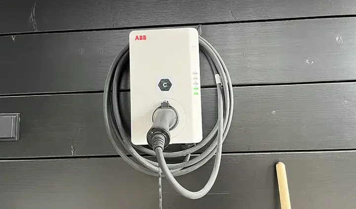 Sähköautonlataus 